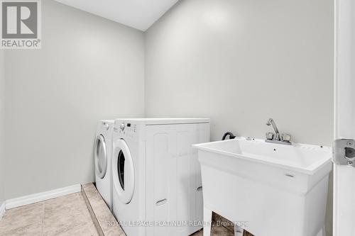 140 Windflower Drive, Kitchener, ON - Indoor Photo Showing Laundry Room