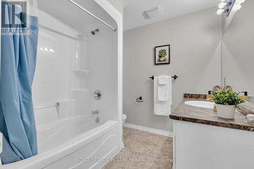 140 Windflower Drive, Kitchener, ON - Indoor Photo Showing Bathroom