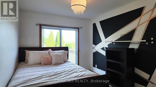 11428 Timber Bay Crescent, Windsor, ON - Indoor Photo Showing Bedroom