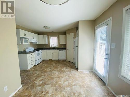 105 503 Colonel Otter Drive, Swift Current, SK - Indoor Photo Showing Kitchen