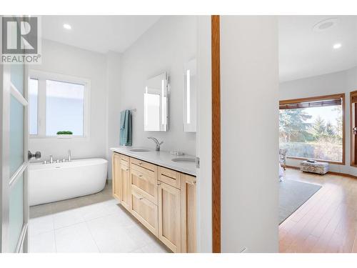 546 Vintage Terrace Road, Kelowna, BC - Indoor Photo Showing Bathroom