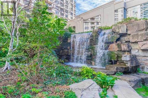 1401 - 3880 Duke Of York Boulevard, Mississauga, ON - Outdoor