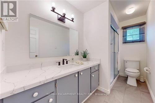 512 Scarlett Crescent, Burlington, ON - Indoor Photo Showing Bathroom