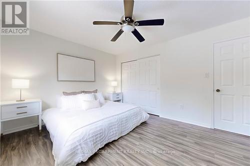 512 Scarlett Crescent, Burlington, ON - Indoor Photo Showing Bedroom