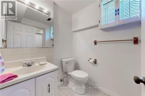 512 Scarlett Crescent, Burlington, ON - Indoor Photo Showing Bathroom