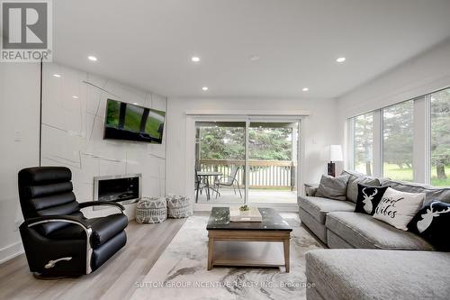 105 - 32 Deerhurst Greens Drive, Huntsville, ON - Indoor Photo Showing Living Room With Fireplace