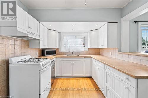 57 Shannon Road, Fort Erie, ON - Indoor Photo Showing Kitchen