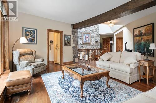 457 St. Johns Side Road, Aurora (Hills Of St Andrew), ON - Indoor Photo Showing Living Room