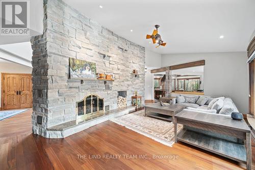 457 St. Johns Side Road, Aurora (Hills Of St Andrew), ON - Indoor Photo Showing Living Room With Fireplace