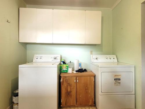 7461 2Nd St, Grand Forks, BC - Indoor Photo Showing Laundry Room