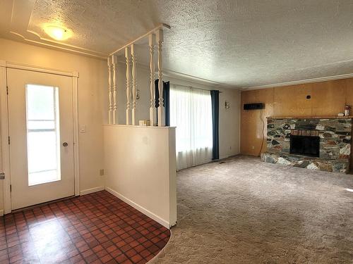 7461 2Nd St, Grand Forks, BC - Indoor With Fireplace