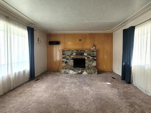 7461 2Nd St, Grand Forks, BC - Indoor With Fireplace