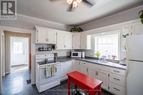 458 Manly Street, Midland, ON - Indoor Photo Showing Kitchen