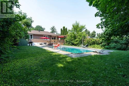 3522 The Credit Woodlands, Mississauga, ON - Outdoor With In Ground Pool