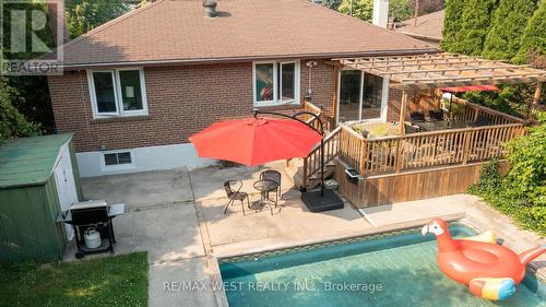 3522 The Credit Woodlands, Mississauga, ON - Outdoor With In Ground Pool With Deck Patio Veranda With Exterior