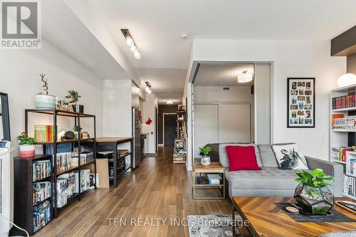 906 - 775 King Street W, Toronto (Niagara), ON - Indoor Photo Showing Living Room