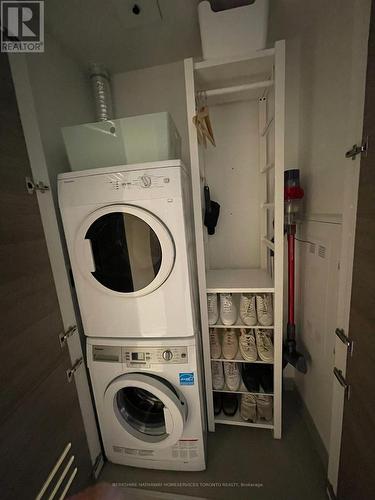 1105 - 38 Stewart Street, Toronto, ON - Indoor Photo Showing Laundry Room