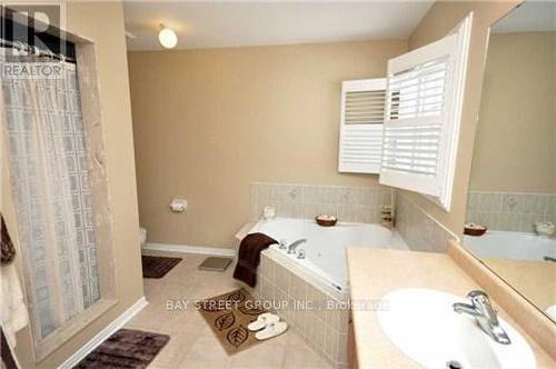 3581 Jorie Crescent, Mississauga, ON - Indoor Photo Showing Bathroom