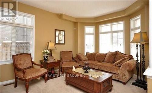 3581 Jorie Crescent, Mississauga, ON - Indoor Photo Showing Living Room