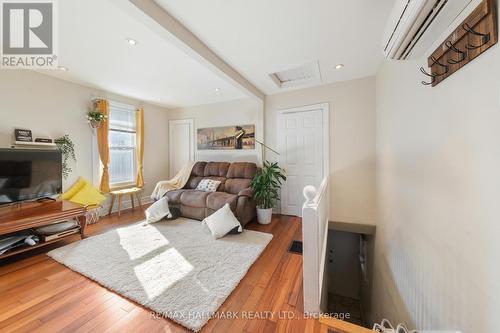 25 Norwood Terrace, Toronto (East End-Danforth), ON - Indoor Photo Showing Living Room