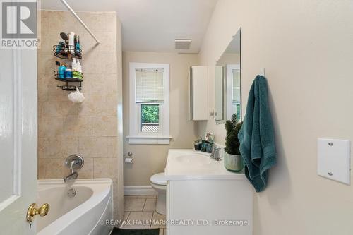 25 Norwood Terrace, Toronto (East End-Danforth), ON - Indoor Photo Showing Bathroom