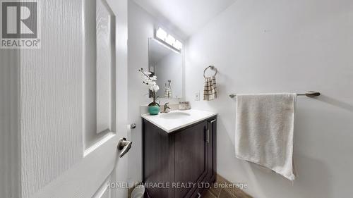 1711 Woodgate Trail, Oshawa (Samac), ON - Indoor Photo Showing Bathroom