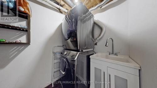 1711 Woodgate Trail, Oshawa (Samac), ON - Indoor Photo Showing Laundry Room