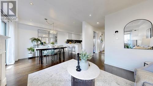 1711 Woodgate Trail, Oshawa (Samac), ON - Indoor Photo Showing Living Room