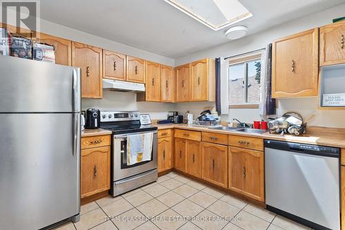 71 Blanchard Crescent, London, ON - Indoor Photo Showing Kitchen With Double Sink