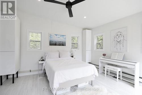 473 Fleetwood Road, Kawartha Lakes, ON - Indoor Photo Showing Bedroom