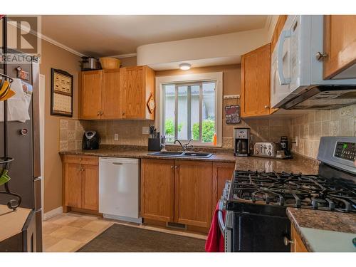 1402 Tulip  Street, Trail, BC - Indoor Photo Showing Kitchen With Double Sink