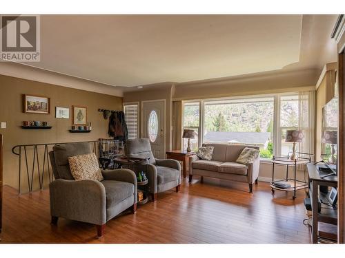 1402 Tulip  Street, Trail, BC - Indoor Photo Showing Living Room