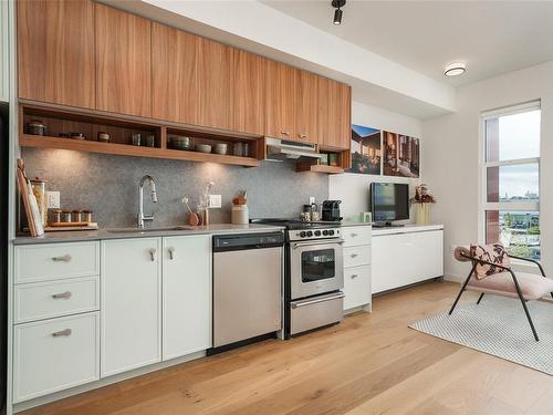 611-629 Speed Ave, Victoria, BC - Indoor Photo Showing Kitchen