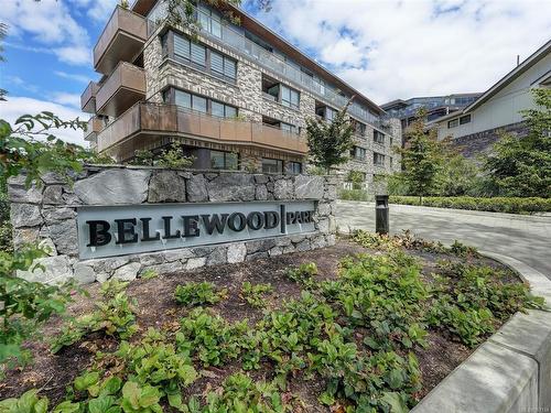 102-1018 Pentrelew Pl, Victoria, BC - Outdoor