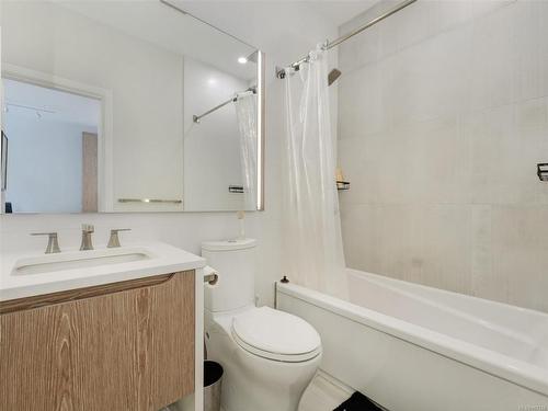 102-1018 Pentrelew Pl, Victoria, BC - Indoor Photo Showing Bathroom