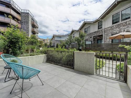 102-1018 Pentrelew Pl, Victoria, BC - Outdoor