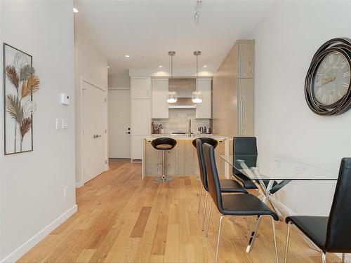 102-1018 Pentrelew Pl, Victoria, BC - Indoor Photo Showing Dining Room