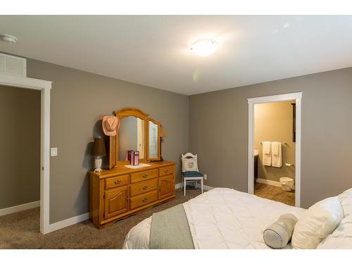 5810 Highway 3A, Nelson, BC - Indoor Photo Showing Bedroom