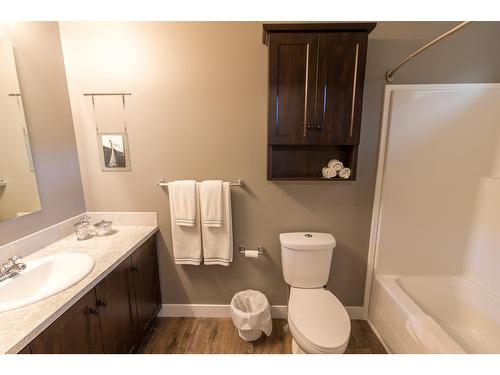 5810 Highway 3A, Nelson, BC - Indoor Photo Showing Bathroom