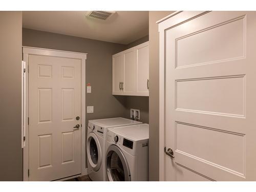 5810 Highway 3A, Nelson, BC - Indoor Photo Showing Laundry Room