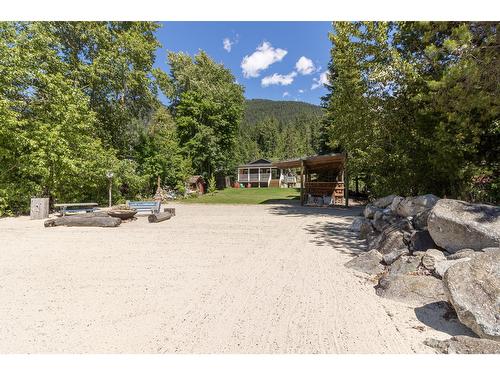 5810 Highway 3A, Nelson, BC - Outdoor