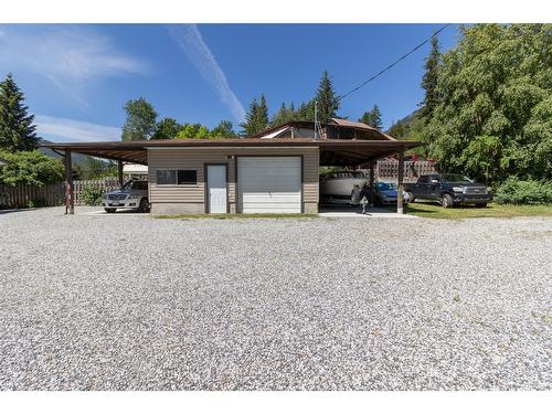5810 Highway 3A, Nelson, BC - Outdoor