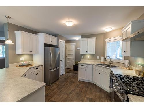 5810 Highway 3A, Nelson, BC - Indoor Photo Showing Kitchen With Double Sink