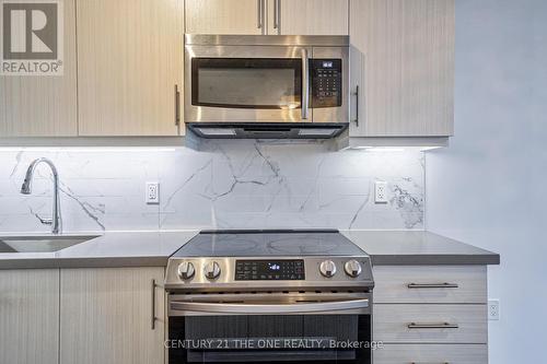 1810 - 75 Oneida Crescent, Richmond Hill, ON - Indoor Photo Showing Kitchen