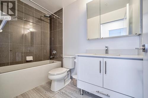 1810 - 75 Oneida Crescent, Richmond Hill, ON - Indoor Photo Showing Bathroom