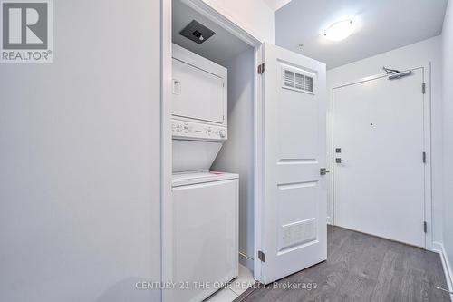 1810 - 75 Oneida Crescent, Richmond Hill, ON - Indoor Photo Showing Laundry Room