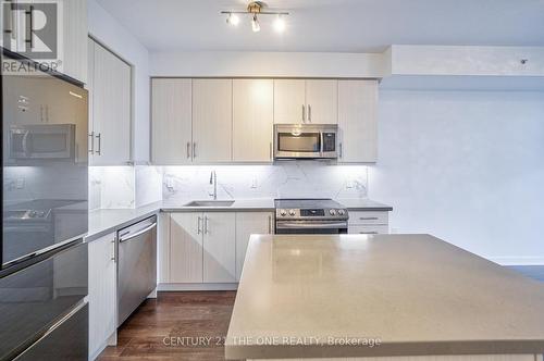 1810 - 75 Oneida Crescent, Richmond Hill, ON - Indoor Photo Showing Kitchen With Upgraded Kitchen