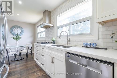 390 Marf Avenue, Mississauga, ON - Indoor Photo Showing Kitchen With Double Sink With Upgraded Kitchen