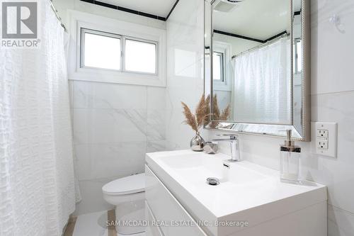 390 Marf Avenue, Mississauga, ON - Indoor Photo Showing Bathroom