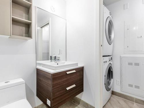 Bathroom - 2407-1211 Rue Drummond, Montréal (Ville-Marie), QC - Indoor Photo Showing Laundry Room